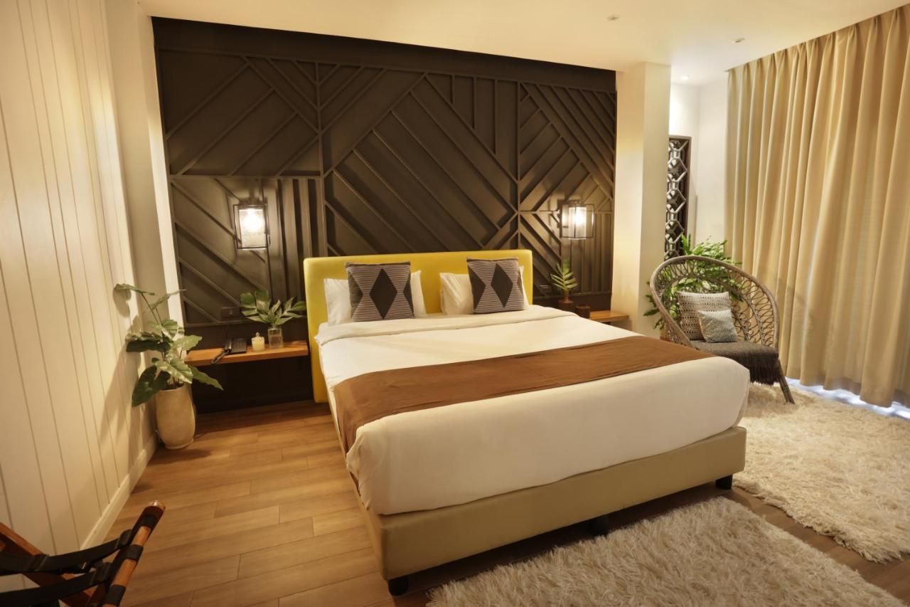 The Bourke Hotel Davao City Exteriör bild