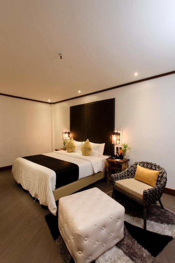 The Bourke Hotel Davao City Exteriör bild